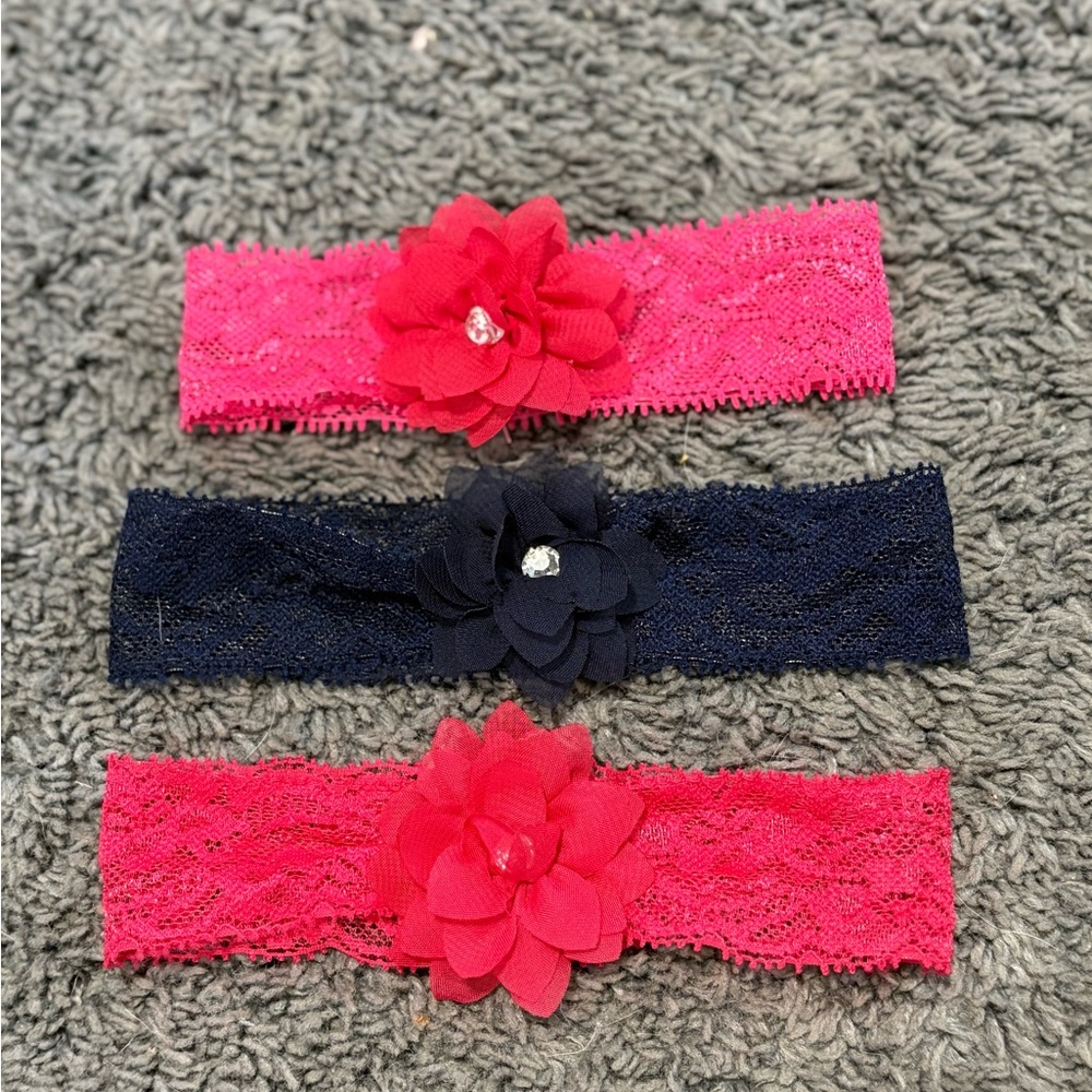 NWOT set of 3 lacy babyheadbands with delicate flowers in the center